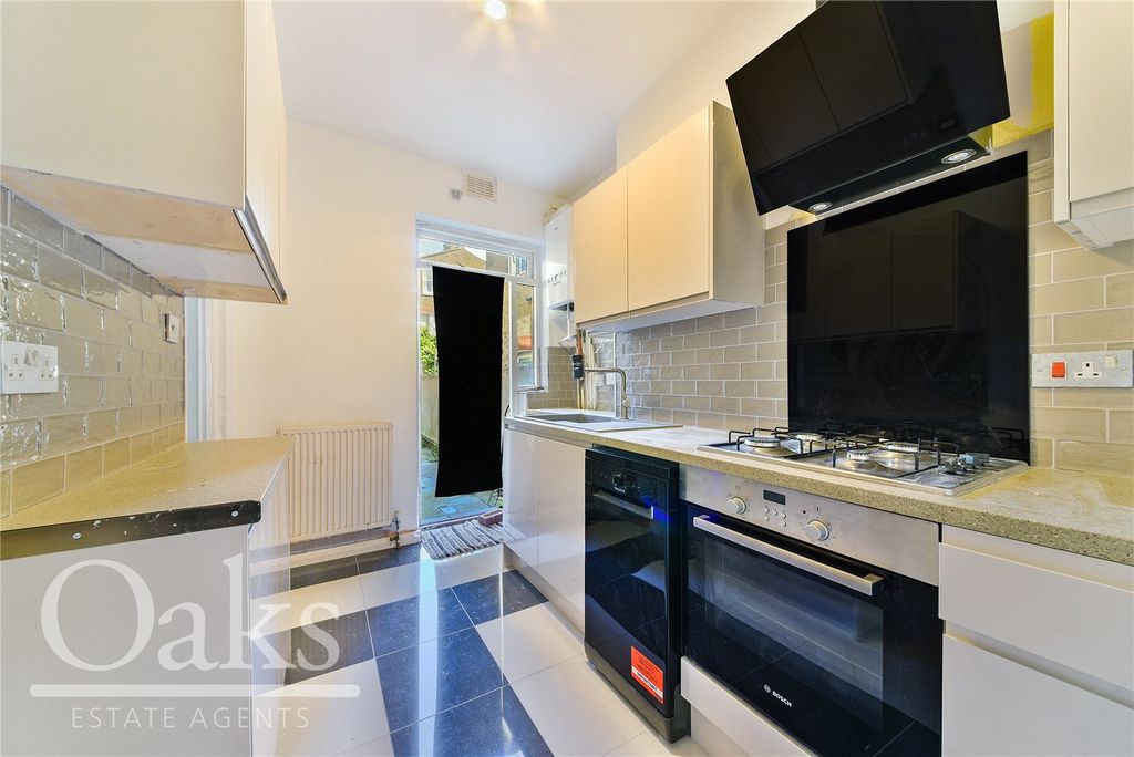 Property photo 3 of 9 Kitchen