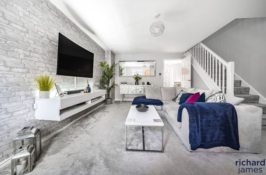 Property photo 3 of 11 1d77Eaab-Da5c-425...