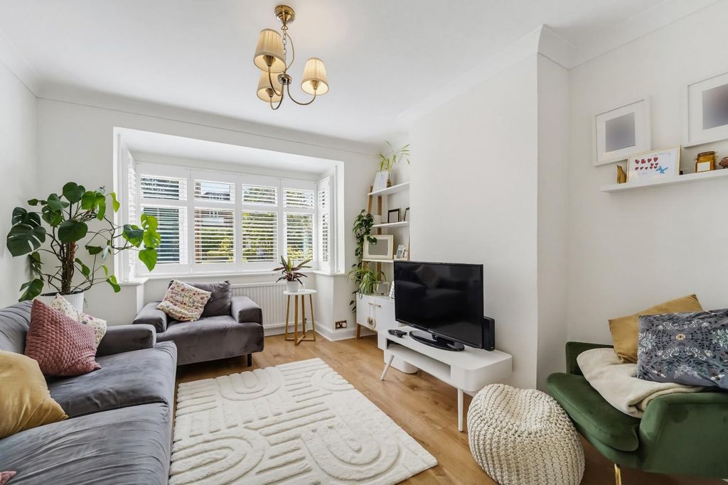 Property photo 2 of 14 Eastway