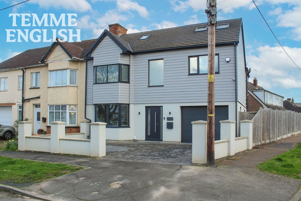 Property photo 1 of 32