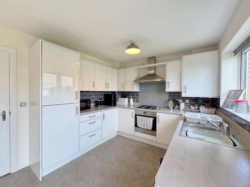 Property photo 3 of 30 Dining Kitchen