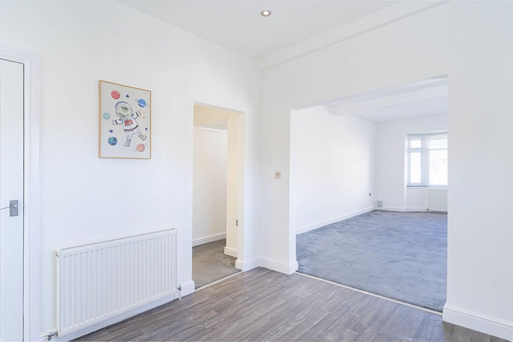 Property photo 3 of 13 Entrance Hallway