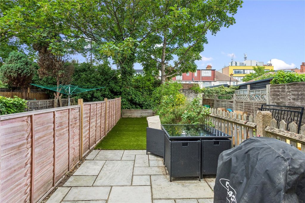 Property photo 2 of 13 Picture No. 17