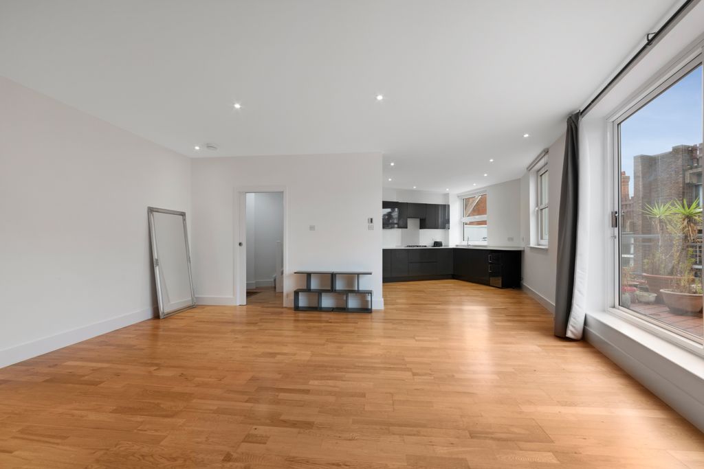 Property photo 2 of 10 Lounge/Kitchen