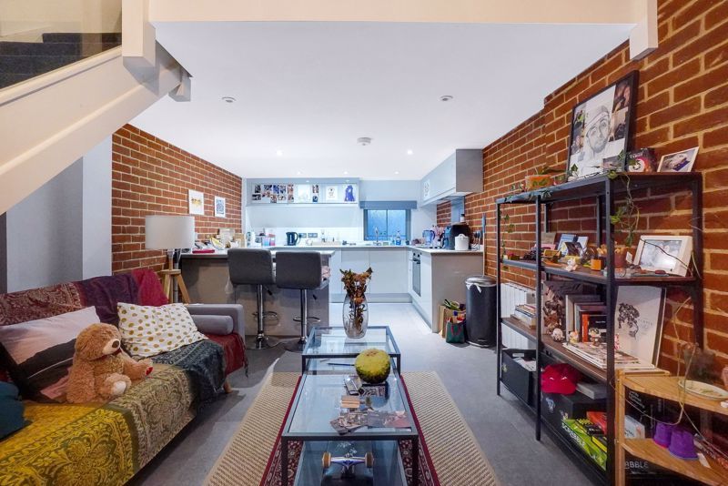 Property photo 3 of 7 Photo 5