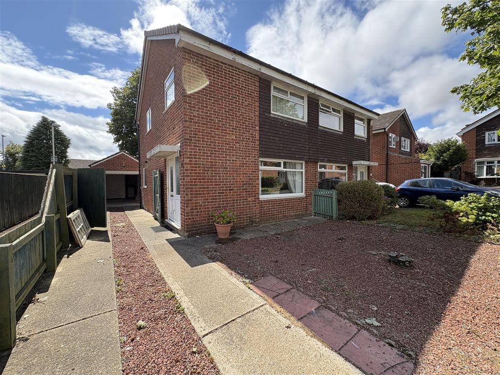 Property photo 1 of 21 Externally