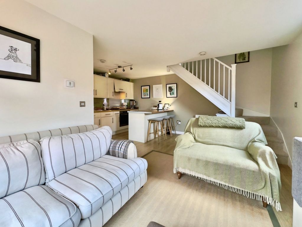 Property photo 2 of 17 4155704