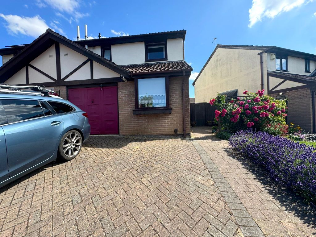 Property photo 2 of 22 Driveway