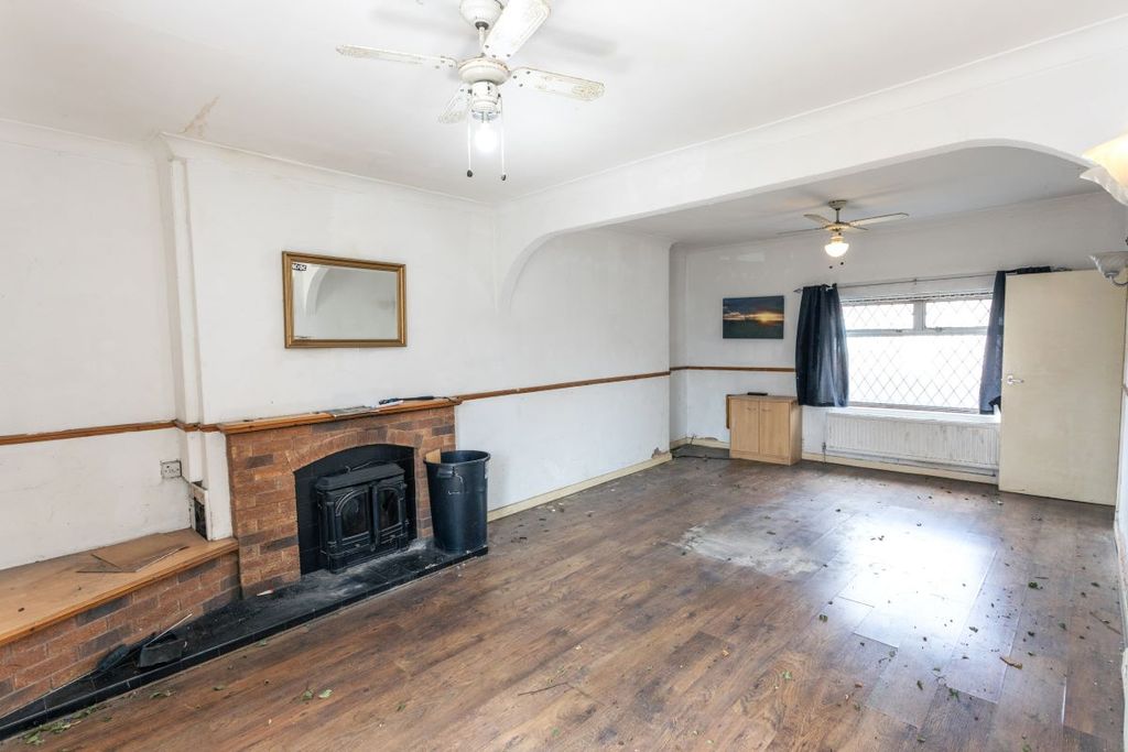 Property photo 2 of 19