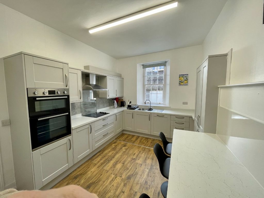 Property photo 3 of 31