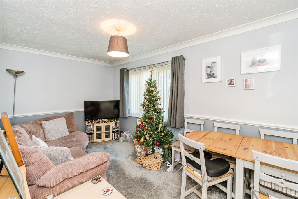 Property photo 2 of 13