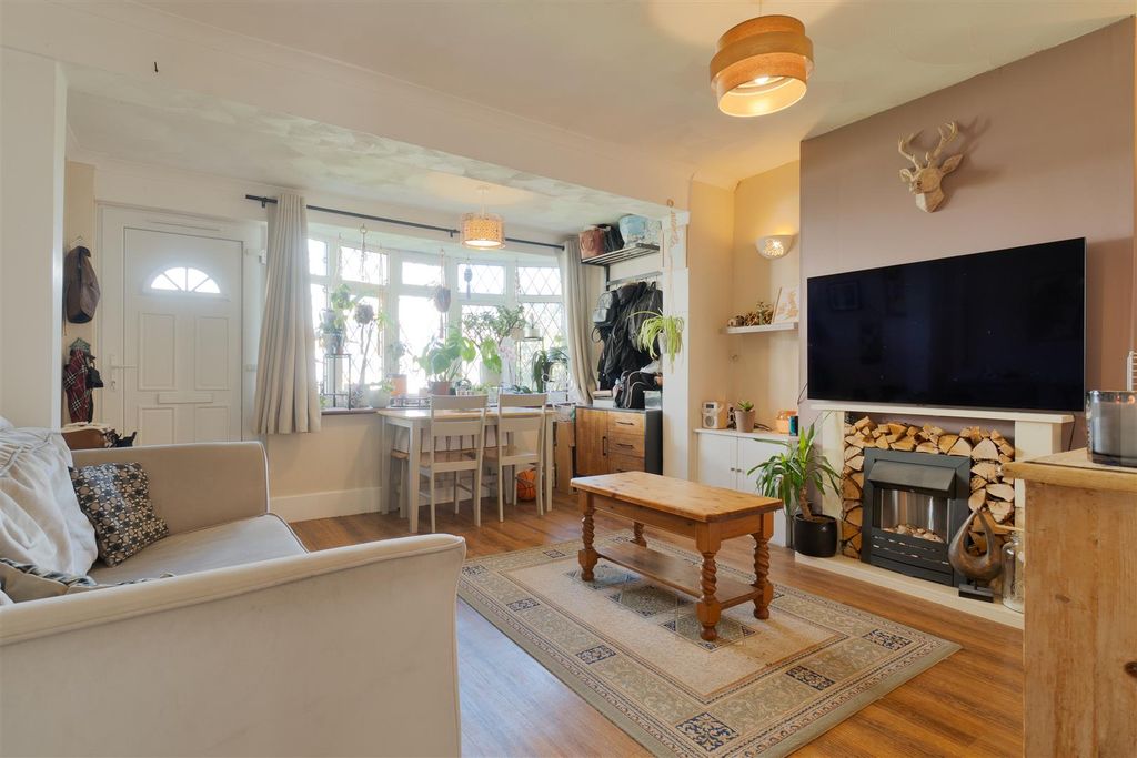 Property photo 3 of 12 Lounge.Jpg