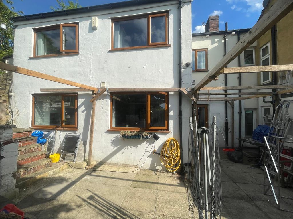 Property photo 2 of 35