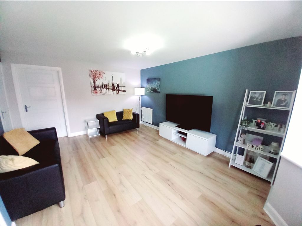 Property photo 2 of 24 Lounge
