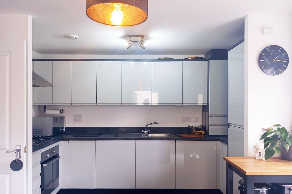 Property photo 2 of 11 Kitchen