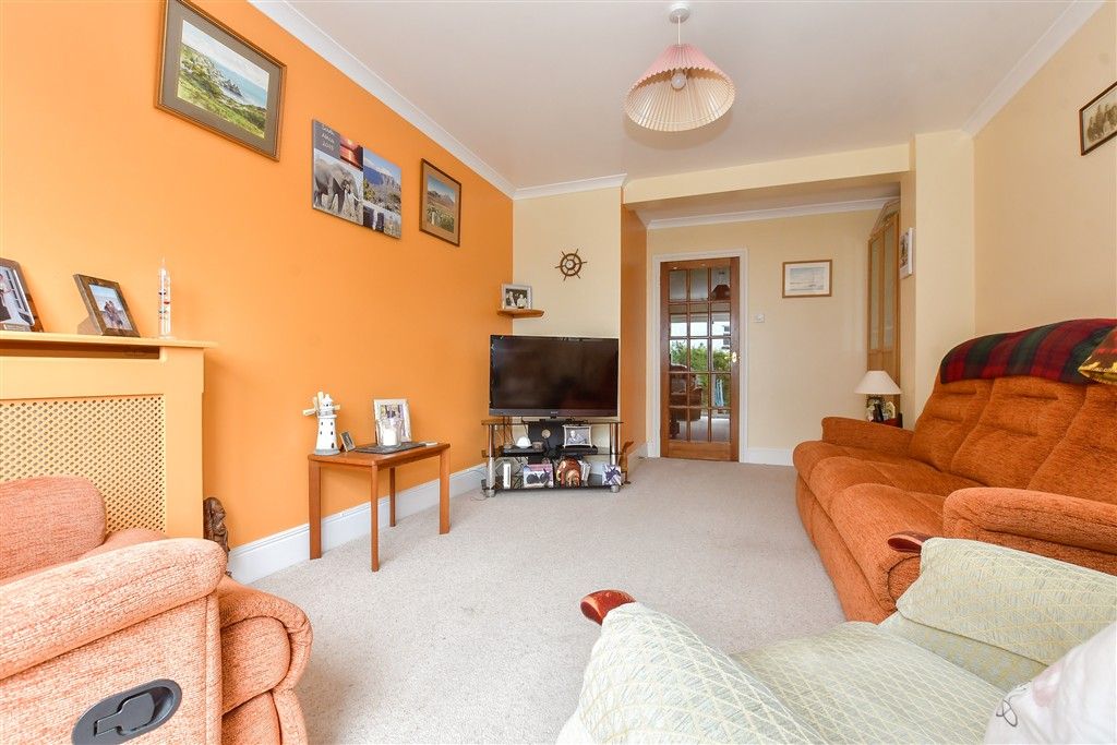 Property photo 3 of 15 Lounge
