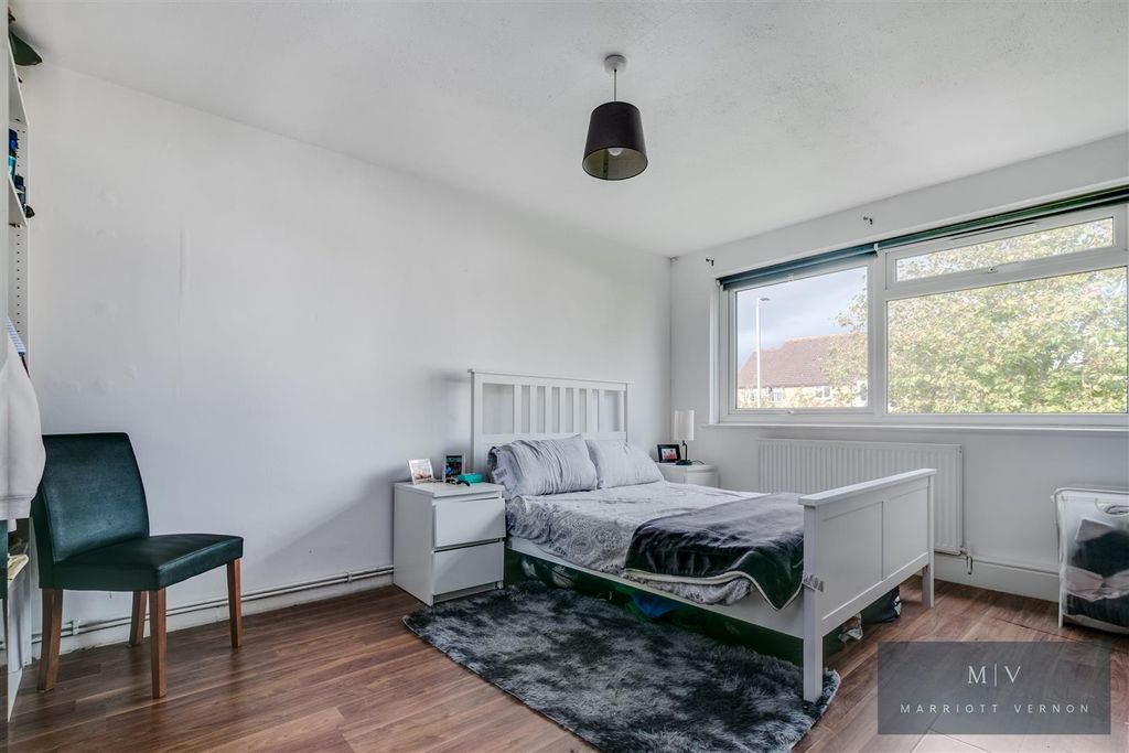 Property photo 3 of 11 Benwick Court 6 MV-3.Jpg