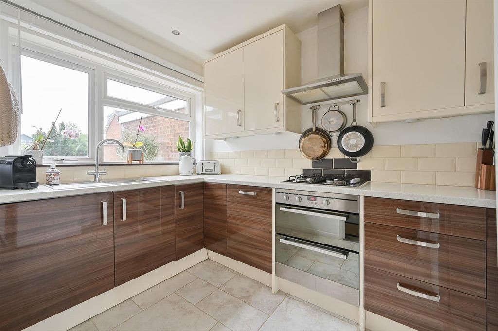 Property photo 2 of 11 12 The Cleave-2.Jpg