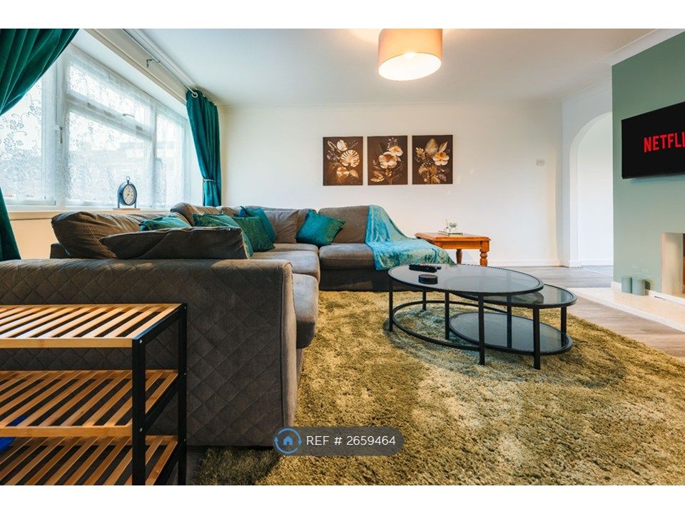 Property photo 3 of 9 Lounge