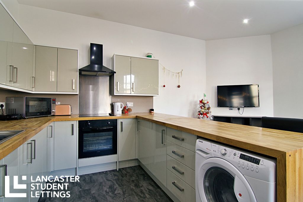 Property photo 3 of 13 Property Photo