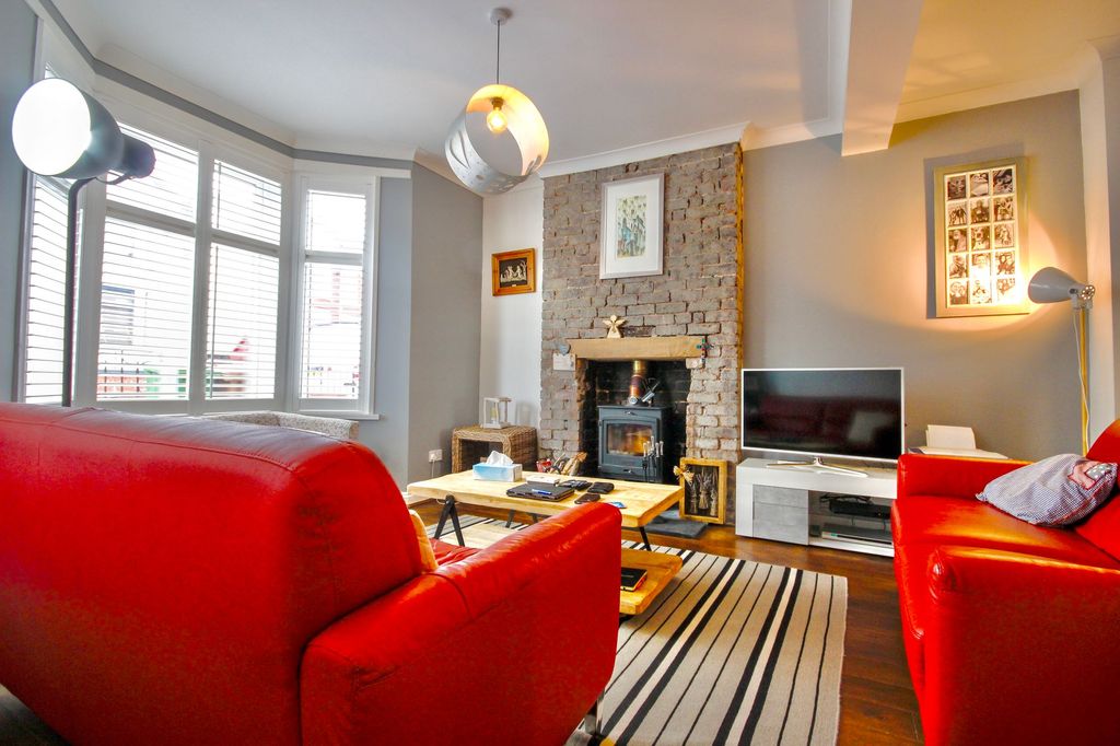 Property photo 2 of 38