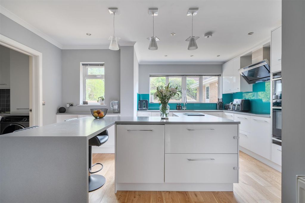 Property photo 3 of 24 1446731-10-69E0c039Bbcc7.Jpg