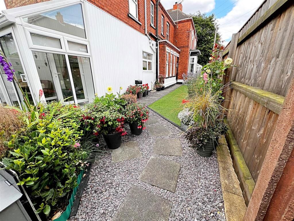 Property photo 2 of 27