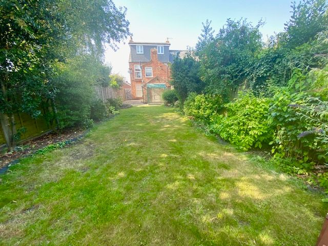 Property photo 3 of 11 Garden