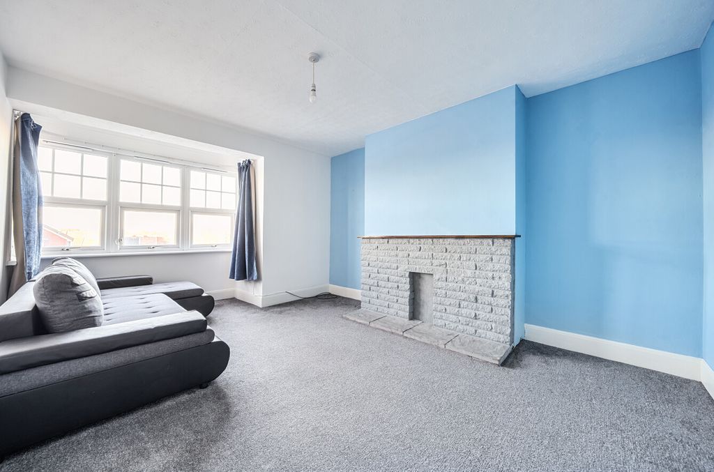 Property photo 3 of 13 1395666-5-695Bdde...