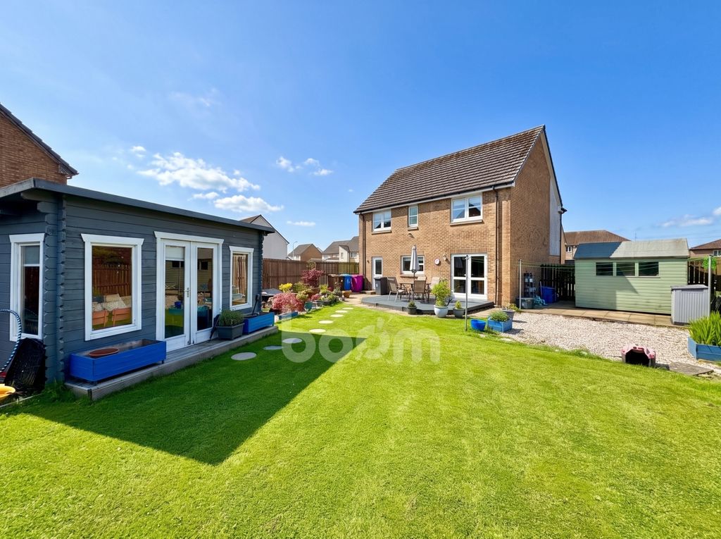 Property photo 2 of 34 Millbarr Grove, Barrmill Garden Image
