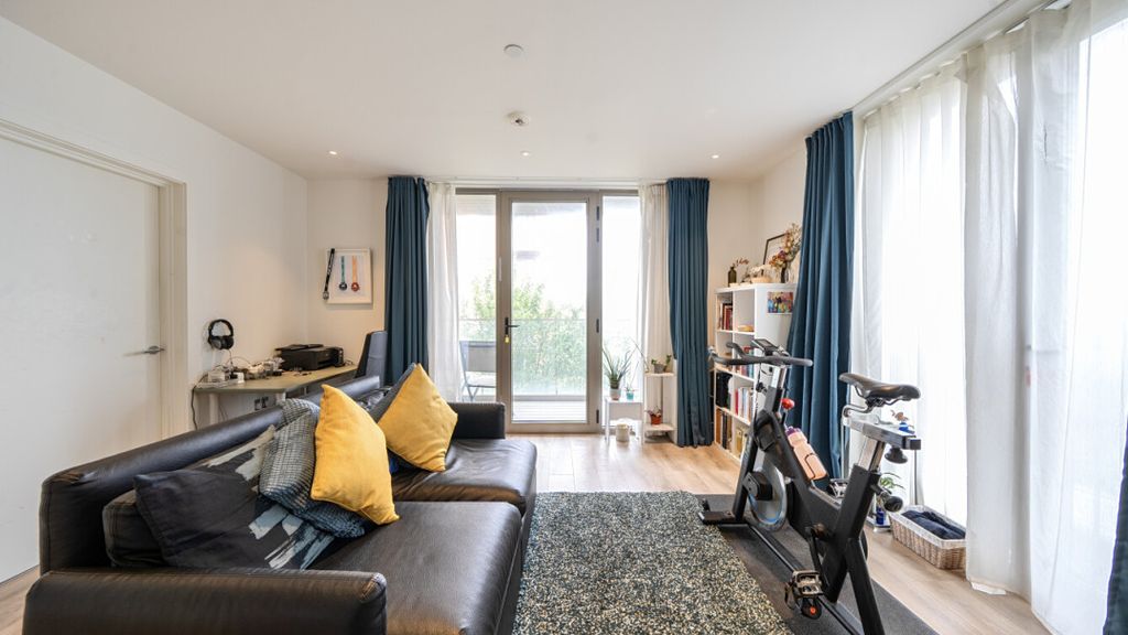 Property photo 2 of 18