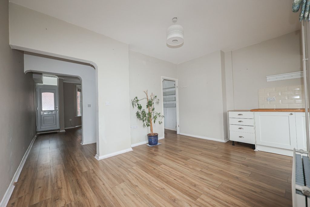 Property photo 3 of 12 4820504