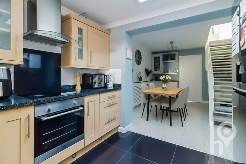 Property photo 1 of 8 Photo 3