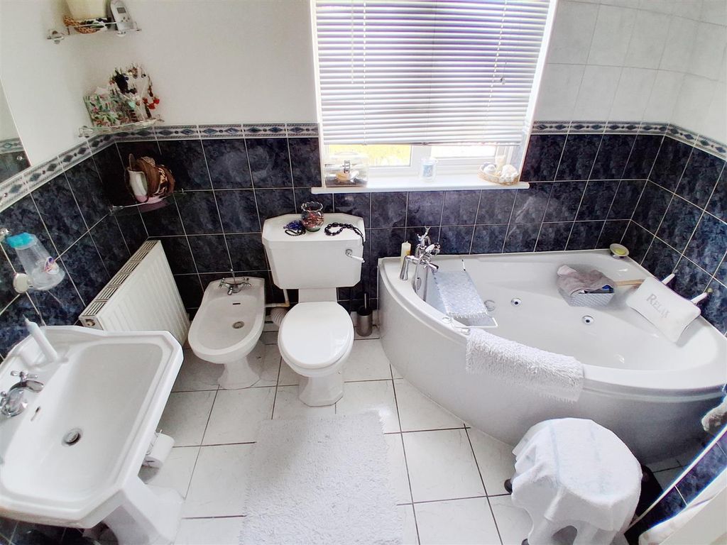 Property photo 3 of 16 8
