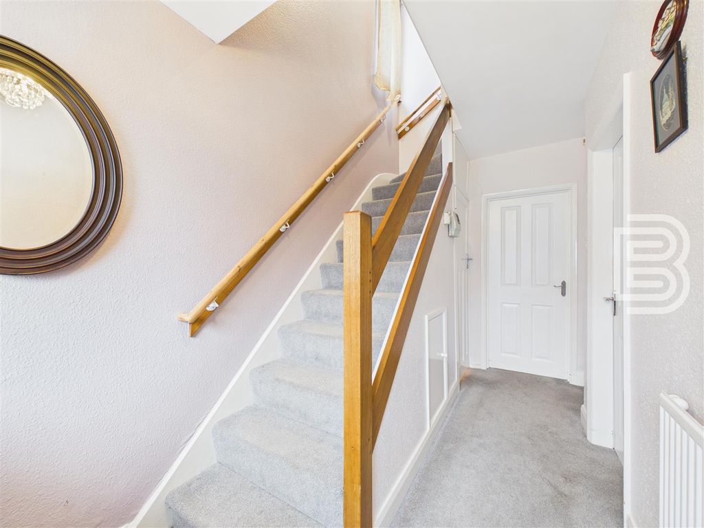 Property photo 3 of 16 Entrance Hall.Jpg