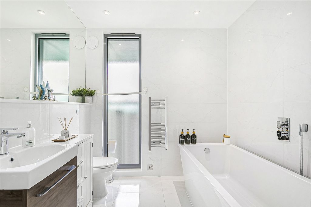 Property photo 2 of 13 Picture No. 53