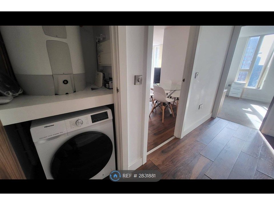 Property photo 2 of 10 Hallway