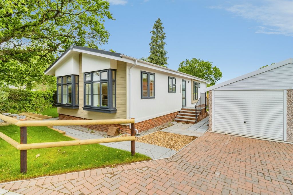 Property photo 1 of 28