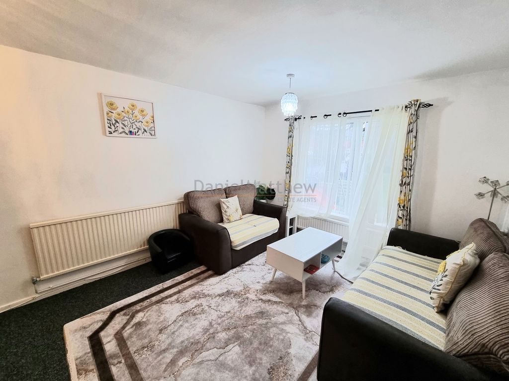 Property photo 3 of 9 Lounge