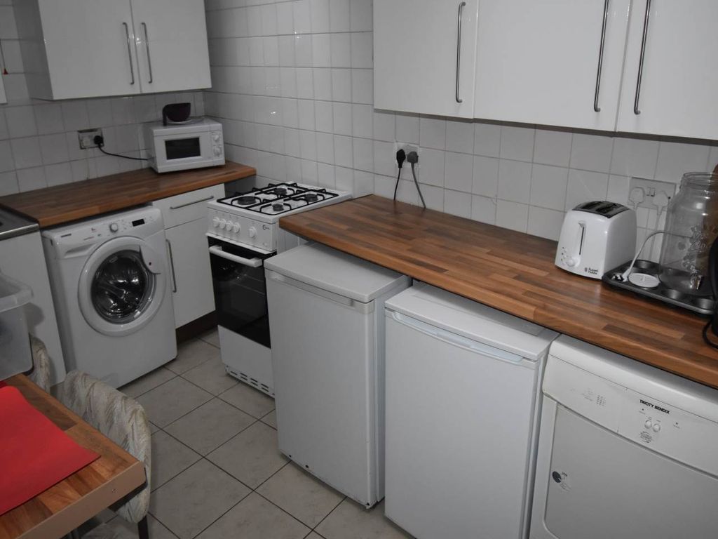 Property photo 1 of 10 Kitchen