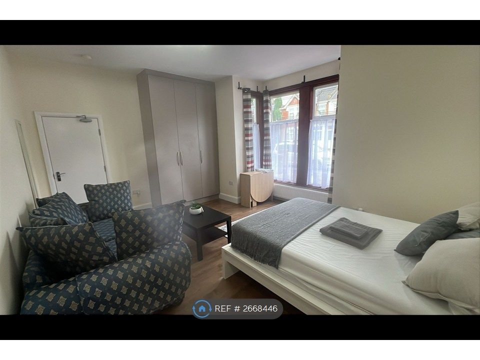 Property photo 2 of 9 Room 1