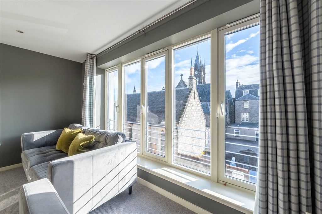 Property photo 3 of 32 Picture No. 07