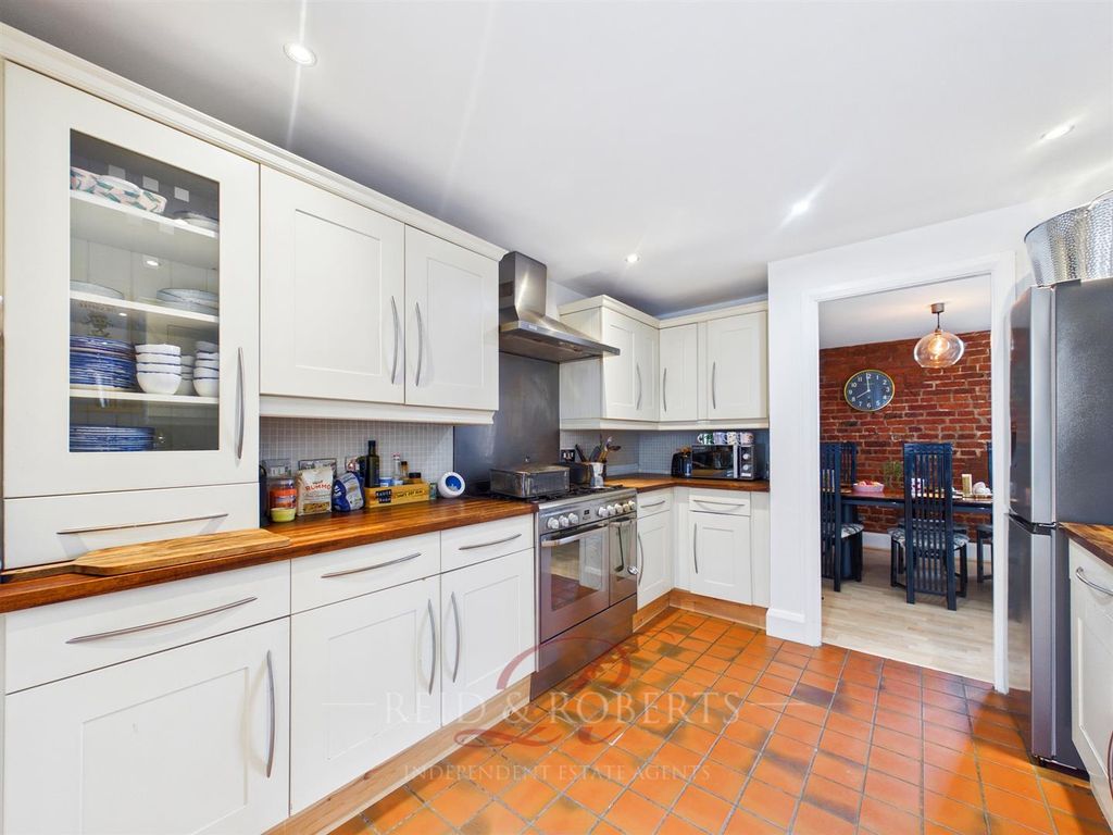 Property photo 3 of 30 Cam05148G0-Pr0144-Still003.Jpg