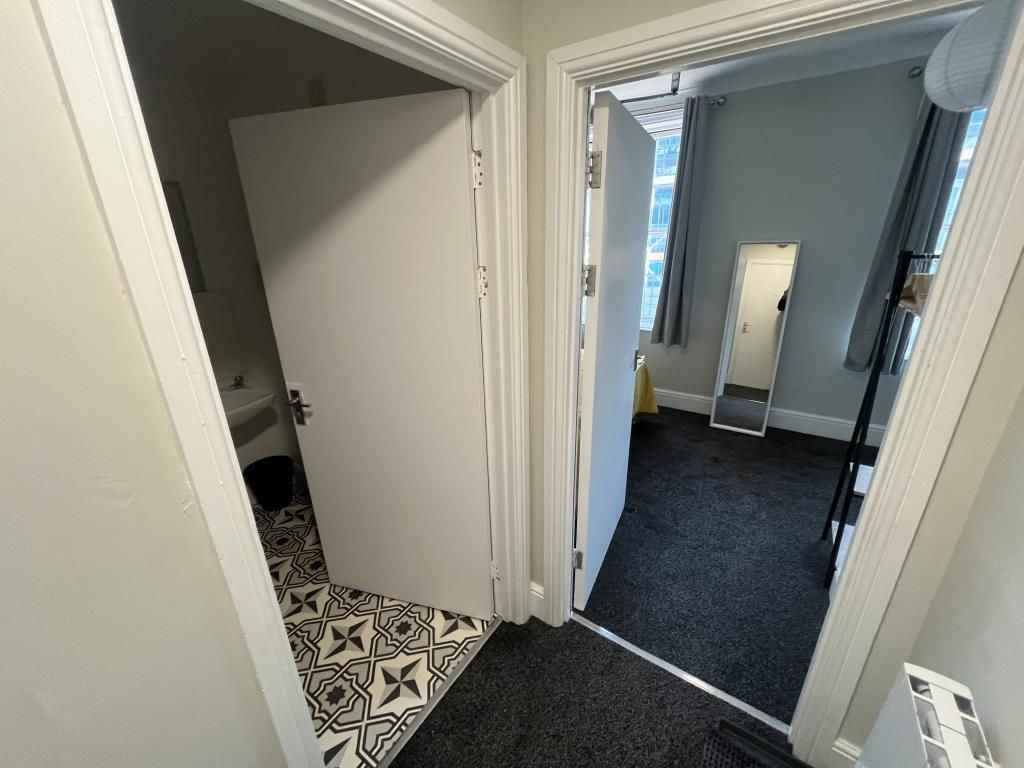 Property photo 2 of 5 Hallway