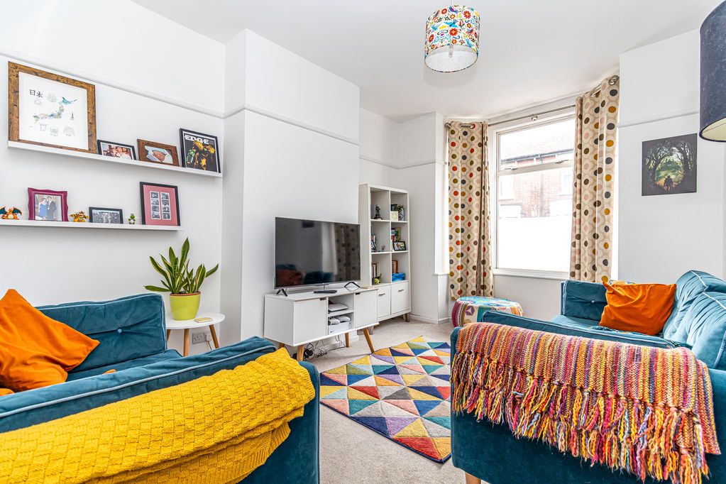 Property photo 2 of 20 .