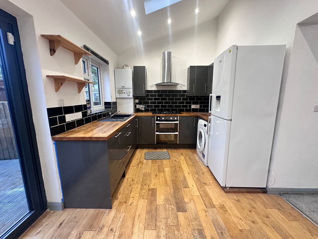 Property photo 2 of 14 Image