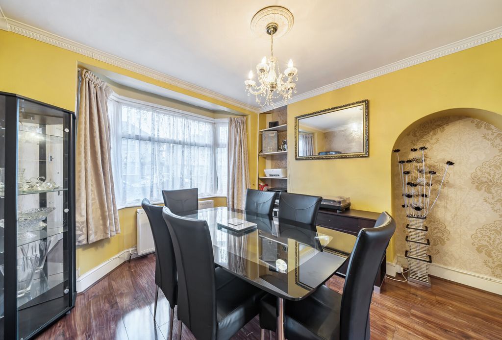 Property photo 3 of 19 1369842-11-69021c...