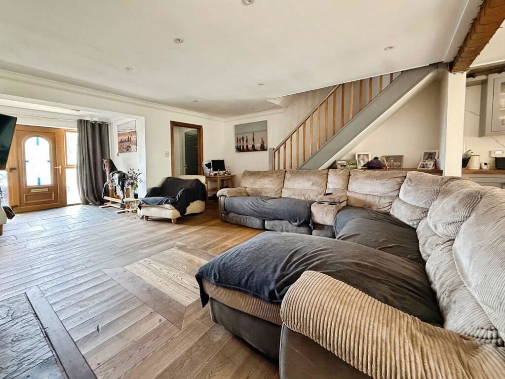 Property photo 3 of 11