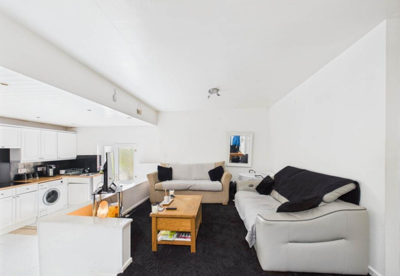 Property photo 2 of 6