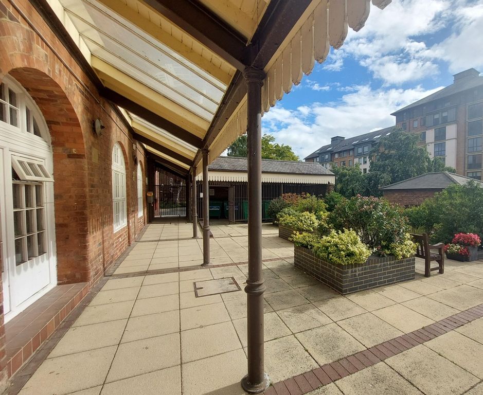 Property photo 2 of 10 External